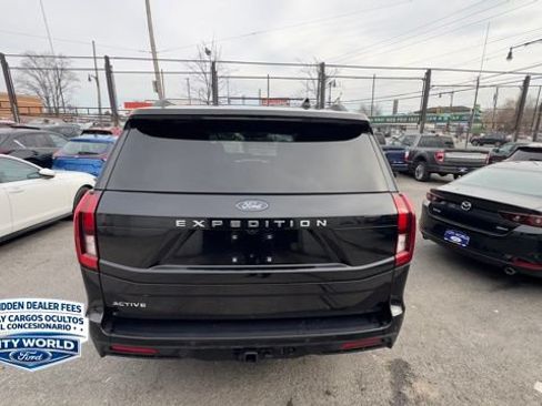Certified 2025 Ford Expedition Active AWD/4WD image 3