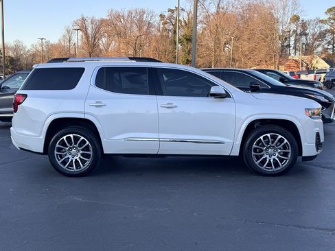 Used 2022 GMC Acadia Denali w/ Denali Technology Package image 4