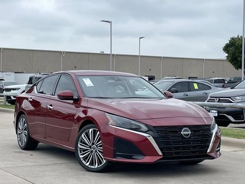 Used 2024 Nissan Altima 2.5 SL FWD image 2