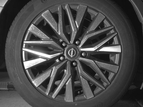 Used 2025 Nissan Altima 2.5 SV FWD image 15