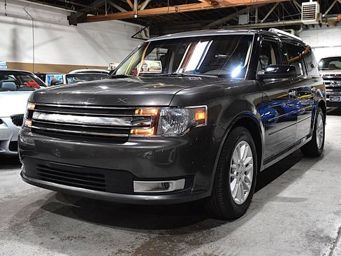 Used 2019 Ford Flex SEL w/ Class III Trailer Tow Package FWD image 3