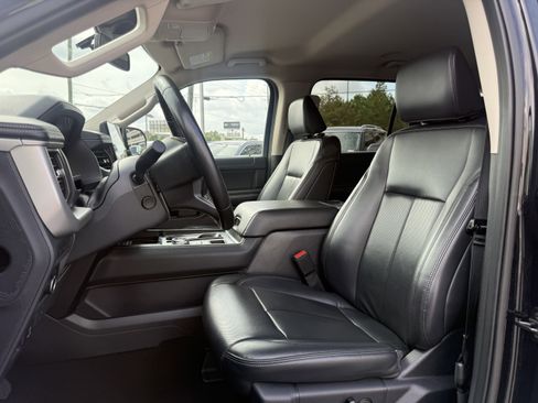 Used 2024 Ford Expedition XLT image 13