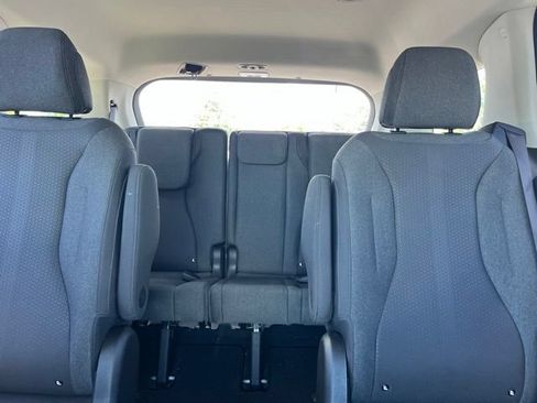 Used 2022 Kia Carnival LX FWD image 28