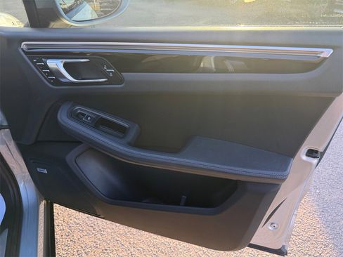 Used 2019 Porsche Macan S image 25