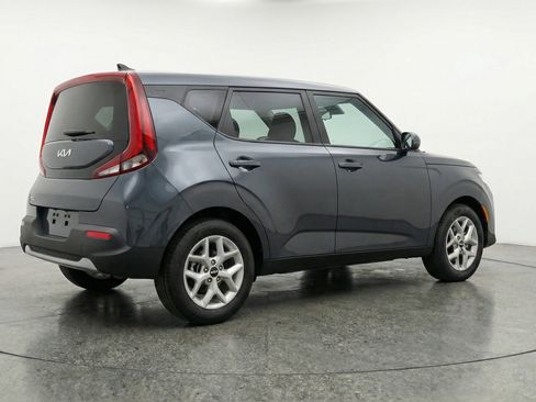 Used 2025 Kia Soul LX w/ LX Technology Package FWD image 9