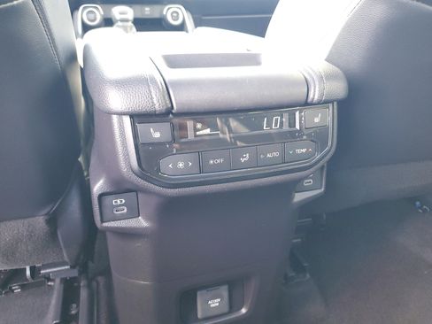 Used 2024 Toyota Grand Highlander XLE image 16