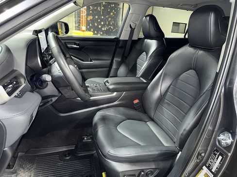 Used 2023 Toyota Highlander XLE AWD/4WD image 15