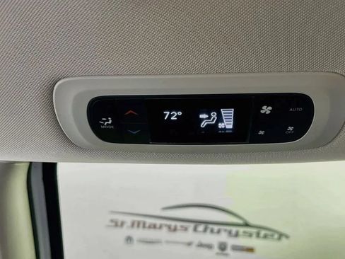 Used 2023 Chrysler Pacifica Touring-L FWD image 25