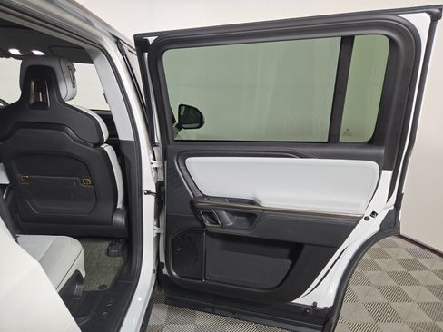 Used 2024 Rivian R1S Adventure AWD/4WD image 19