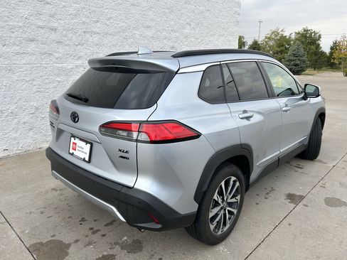 Certified 2022 Toyota Corolla Cross XLE image 6