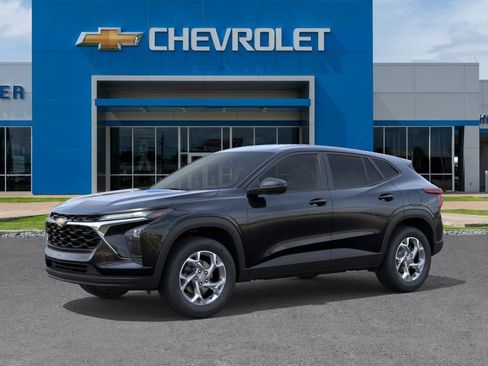 New 2026 Chevrolet Trax LS w/ LS Convenience Package FWD image 2