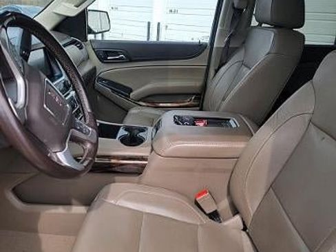 Used 2019 GMC Yukon XL SLT w/ Open Road Package image 3