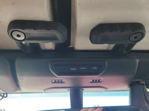 Used 2022 Jeep Wrangler Unlimited Sahara w/ Cold Weather Group image 22