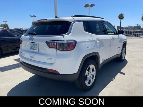 Used 2024 Jeep Compass Latitude AWD/4WD image 2
