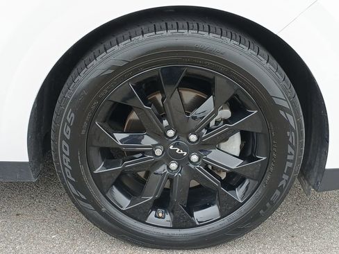 Used 2024 Kia Carnival SX Prestige image 34