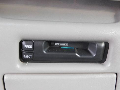 Used 2001 Chevrolet Tahoe LT w/ LT Preferred Equipment Group AWD/4WD image 15