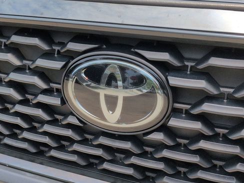 Used 2023 Toyota Corolla Cross LE FWD image 5