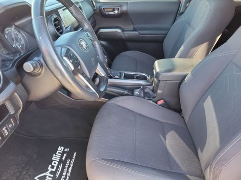 Used 2018 Toyota Tacoma TRD Sport w/ Technology Package image 13