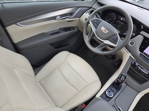 Used 2022 Cadillac XT5 Premium Luxury image 18