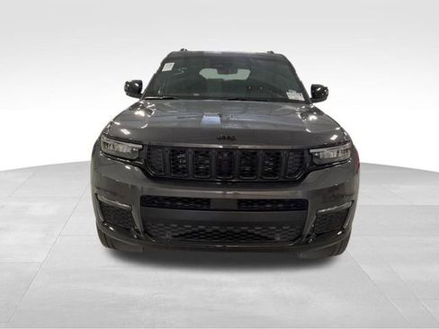 Used 2025 Jeep Grand Cherokee L Limited w/ Luxury Tech Group II image 2
