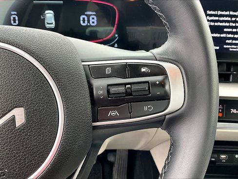 Used 2025 Kia Sportage EX image 19