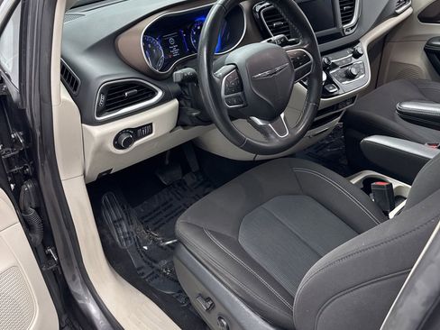Used 2022 Chrysler Voyager LX FWD image 38