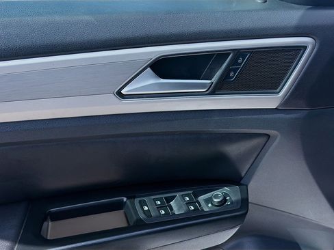 Used 2018 Volkswagen Atlas SE image 16