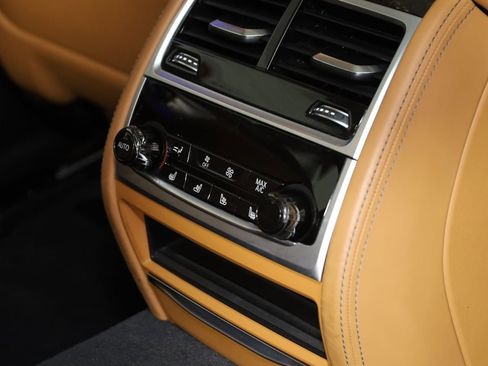 Used 2022 BMW 750i xDrive w/ Luxury Rear Seating Package image 18