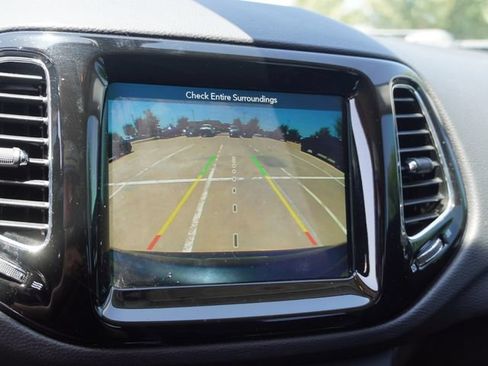 Used 2019 Jeep Compass Latitude FWD image 18