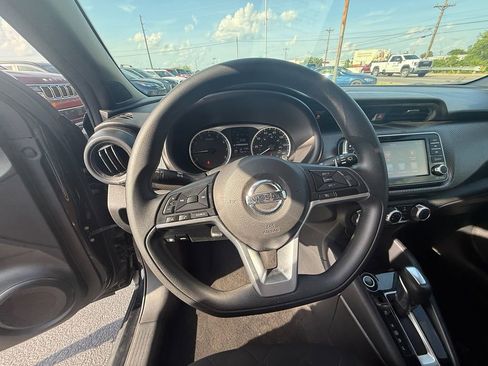 Used 2020 Nissan Kicks S image 16