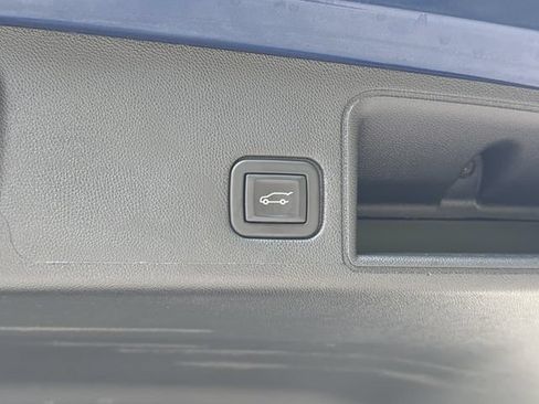Used 2023 GMC Terrain SLT w/ Infotainment Package II FWD image 21