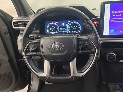 Used 2025 Toyota Tacoma TRD Off-Road AWD/4WD image 33