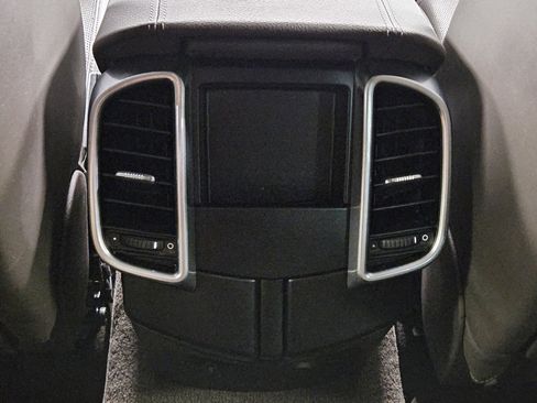 Used 2018 Porsche Cayenne Platinum Edition image 39