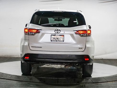 Used 2015 Toyota Highlander XLE FWD image 9