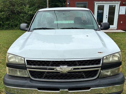 Used 2007 Chevrolet Silverado 1500 W/T RWD image 3