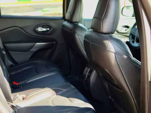 Used 2020 Jeep Cherokee Limited image 39