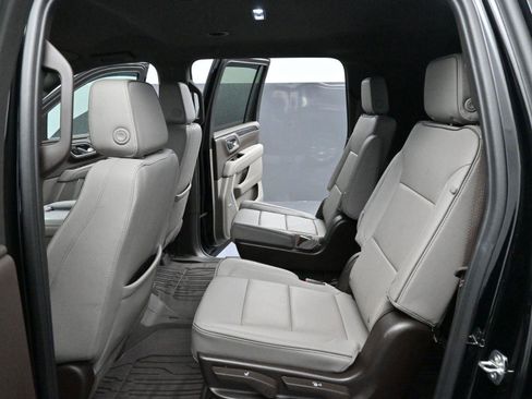 Used 2024 GMC Yukon XL SLT w/ SLT Luxury Package image 30