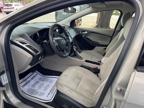 Used 2015 Ford Focus SE FWD image 9