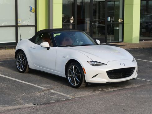 Used 2023 MAZDA MX-5 Miata Grand Touring image 6