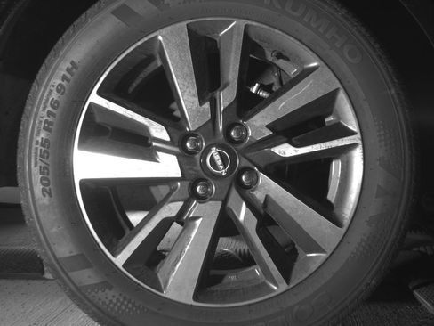 Used 2025 Nissan Versa SV FWD image 15
