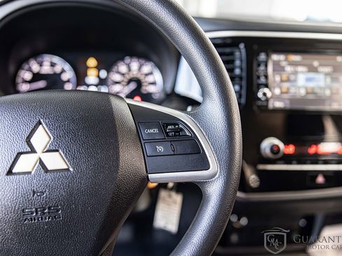 Used 2020 Mitsubishi Outlander ES FWD image 23