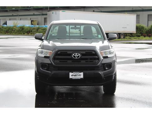 Used 2017 Toyota Tacoma SR5 RWD image 5