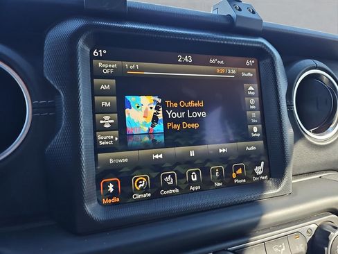 Used 2021 Jeep Wrangler Unlimited Sahara w/ Cold Weather Group image 19