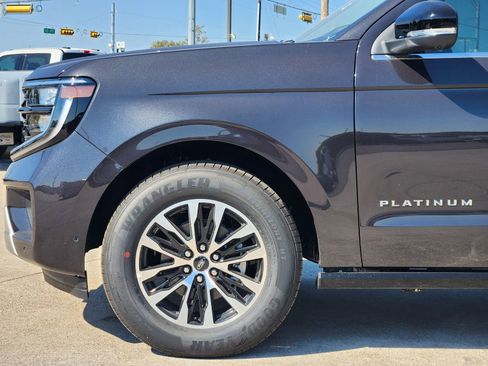 New 2025 Ford Expedition Max Platinum image 9