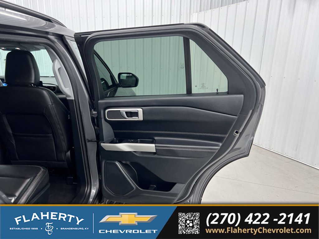 Used 2024 Ford Explorer XLT w/ Equipment Group 202A RWD image 12