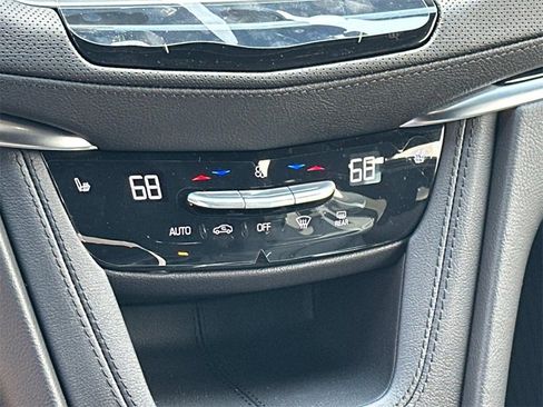 New 2025 Cadillac XT6 Luxury image 22