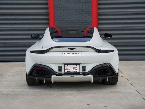 Used 2023 Aston Martin V8 Vantage Coupe RWD image 16