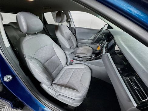 Certified 2021 Kia Niro LX image 25
