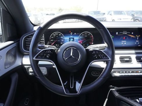 Used 2025 Mercedes-Benz GLS 450 4MATIC image 10