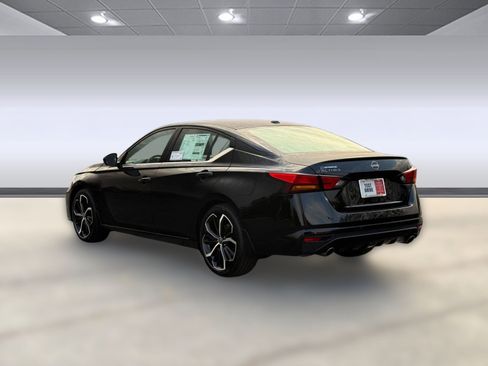 New 2025 Nissan Altima 2.5 SR image 3